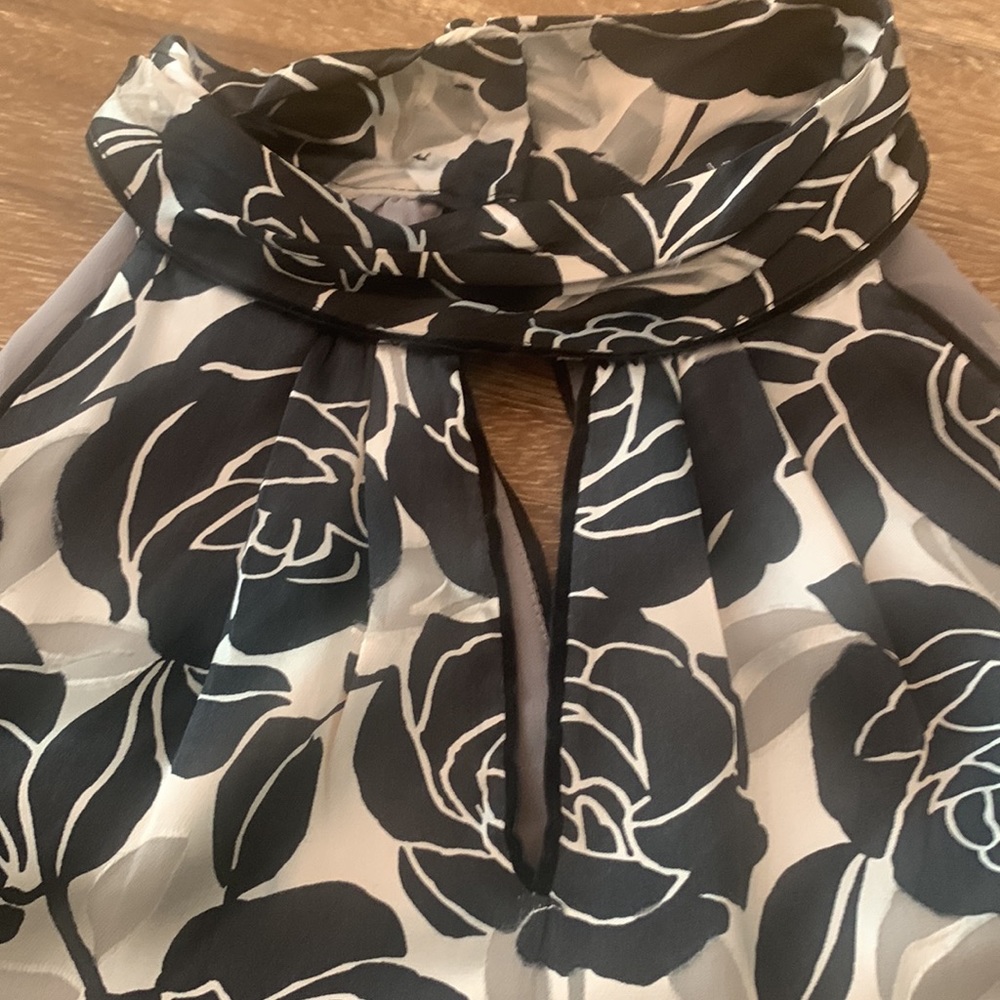 White House black market sleeveless blouse- size small - Picture 2 of 8